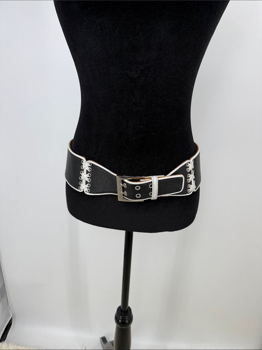 Worth Guenine Leather Black and White Wide Lace-Up Waist Belt size M